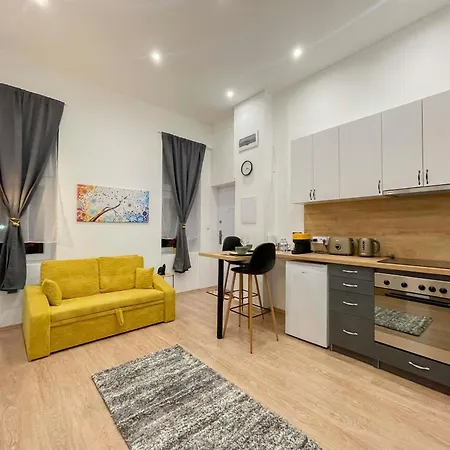 Апартаменты Danube Side Cosy Quiet Apartment *